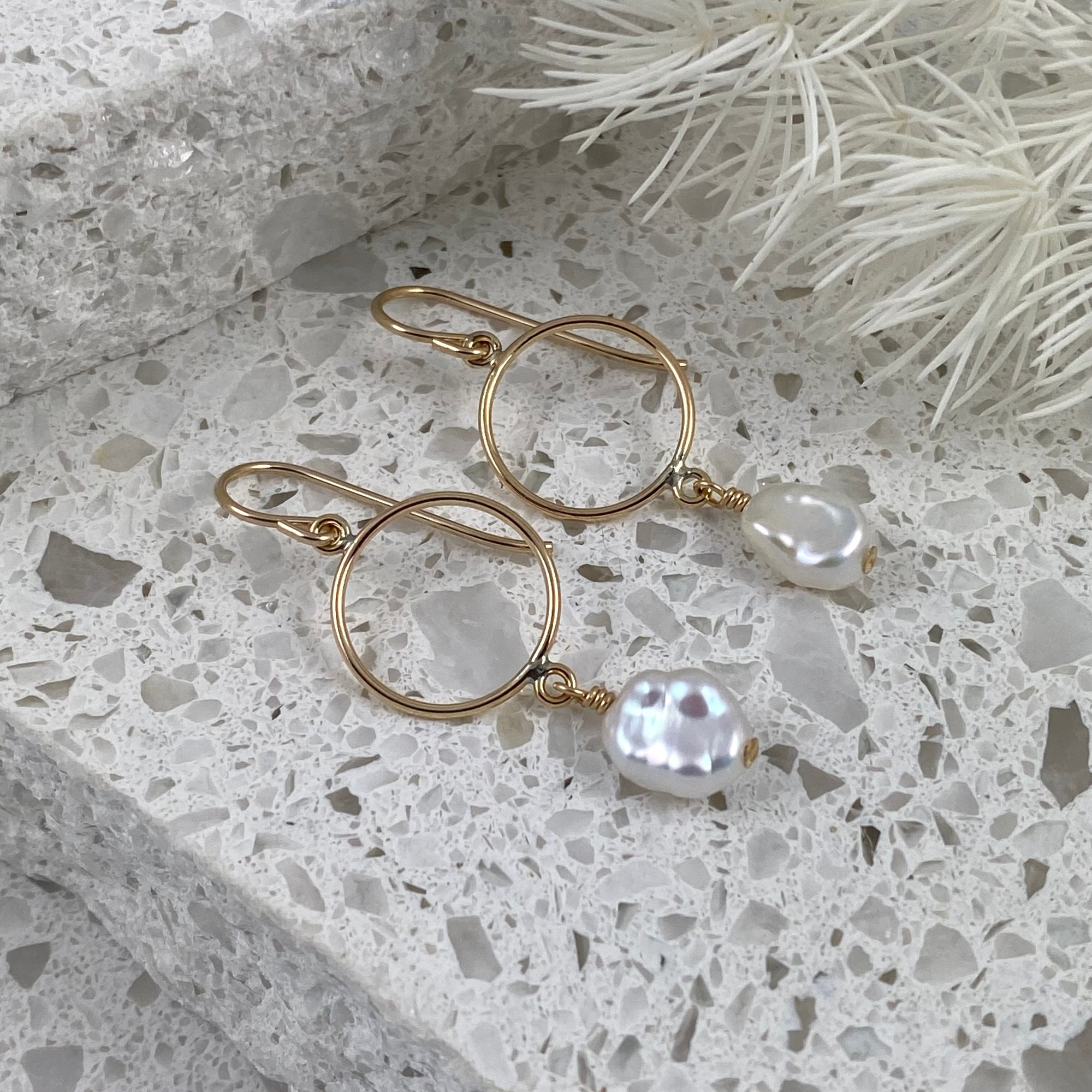 Contemporary Waltz Gold Ring Pearl Earrings - Ativa Jewellery