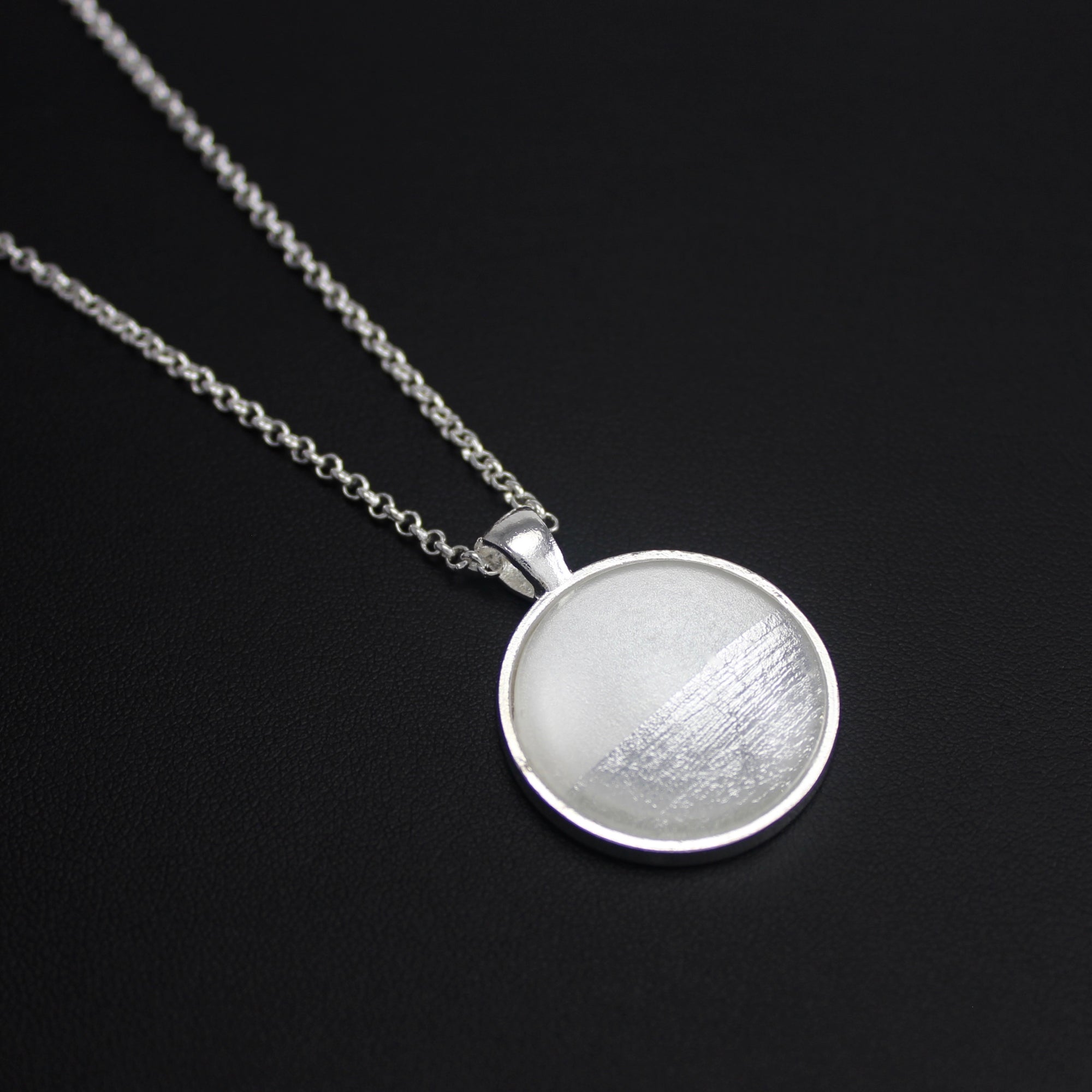 Samba Silver Linings Medium Pendant Necklace (Silver & Ivory) - Ativa Jewellery